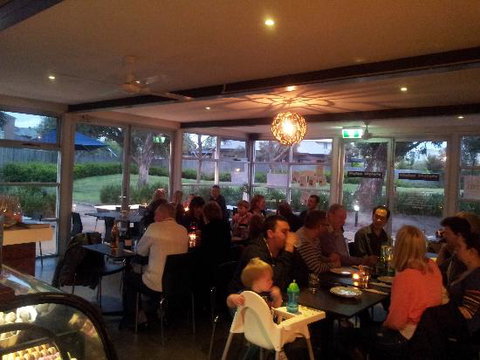 Oscars Hangout - Pubs and Clubs 0