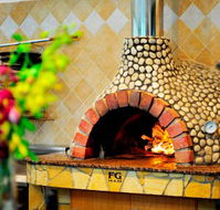 Monteleone Restaurant - Pubs and Clubs