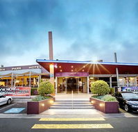 Sandown Park Hotel - Pubs and Clubs