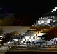 Tysons Reef Hotel - Go Out