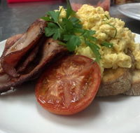 Dine Divine Sassafras - Pubs and Clubs