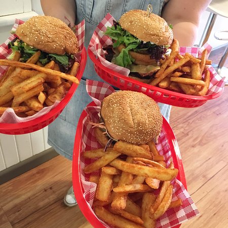 Hunni's Cafe - Go Out 0