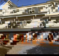 Morning Sun Vineyard - Pubs and Clubs