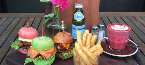 Simply Nile Cafe - Pubs and Clubs 3