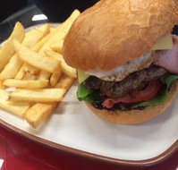 Drouin PizzaBurger Lounge - Pubs and Clubs