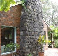 Hummingbird Eco Retreat - Harvest Garden Restaurant - Pubs and Clubs
