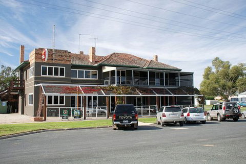 Gunbower Hotel Restaurant - Pubs and Clubs 0