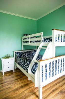The 12 Apostles Inn / Princetown Tavern - Go Out 2