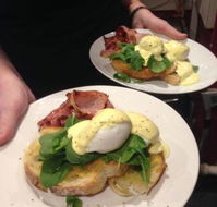 Le Cafe on St George - Pubs and Clubs