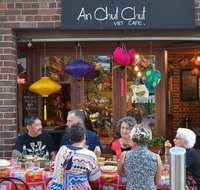 An Chut Chut - Pubs and Clubs