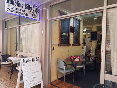 Bubbling Billy Cafe - Go Out 0
