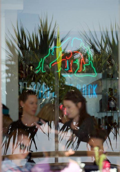 Elephant Rock Cafe Bar & Restaurant - Pubs and Clubs 10