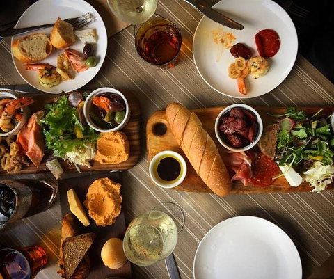 Elephant Rock Cafe Bar & Restaurant - Pubs and Clubs 7