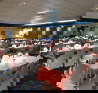 Club Singleton Thai Family Restaurant - Go Out