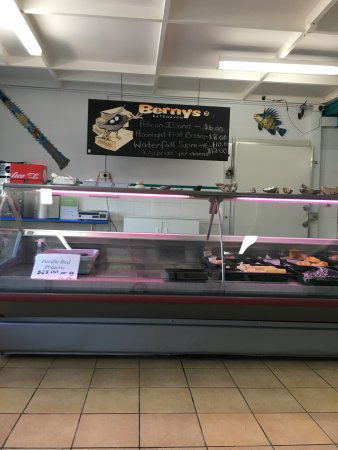 Berny's At Batehaven - Go Out 0