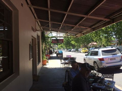 Cafe On Louee - Pubs and Clubs 0