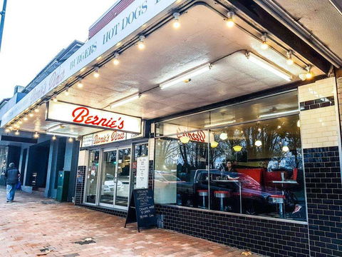 Bernie's Diner - Go Out 0