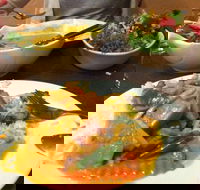 3 Mangoes Thai Eatery - Pubs and Clubs