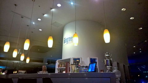 6 Degrees Bar & Lounge - Pubs and Clubs 0