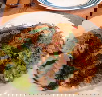 Gasiinsamut Thai Fusion - Pubs and Clubs