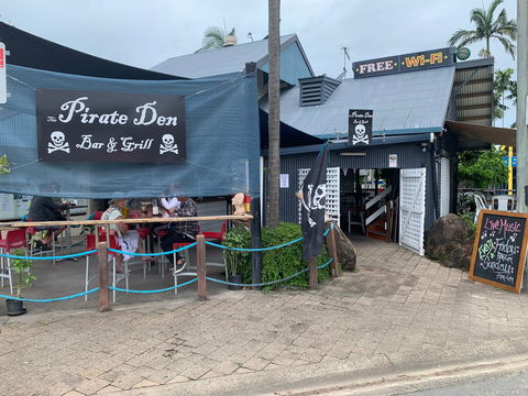 The Pirate Den Bar And Grill - Go Out 1