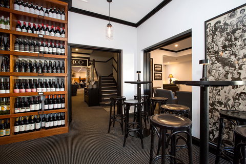 Deco Wine Bar And Restaurant - Go Out 1