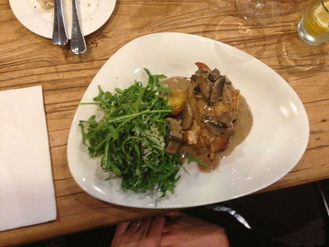 Derrimut Skyes Bistro - Sunshine Golf Club - Pubs and Clubs 0