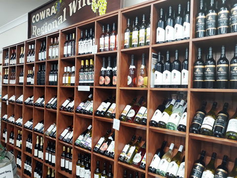 Cowra Visitor Information Centre Wine Selection - Pubs and Clubs 0