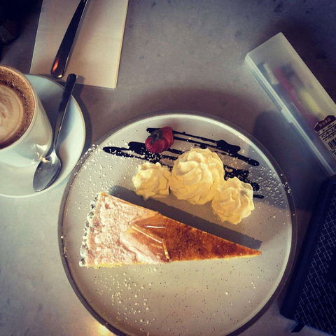 Creme Cafe - Essendon - Pubs and Clubs 0