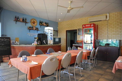 Golden Ponds Bar, Restaurant & Function Centre - Go Out 0