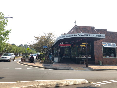 Loaves And Dishes Cafe - Go Out 2