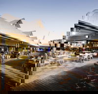 Kawana Waters Hotel - Pubs and Clubs