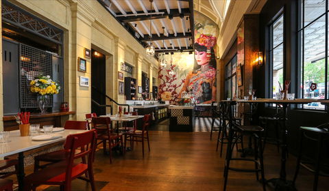 Madame Hanoi - Pubs and Clubs 0