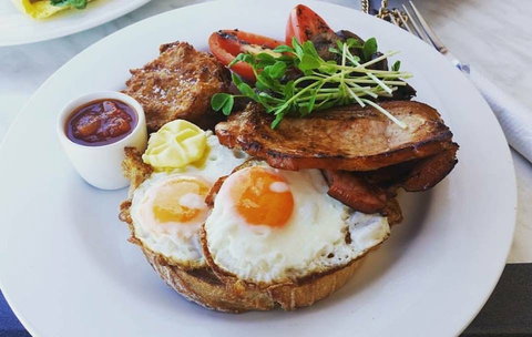 Monty's Place - Go Out 0