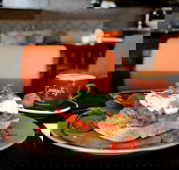 Treehouse Caf - Pubs and Clubs