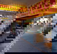 Arncliffe Cakes - Pubs and Clubs