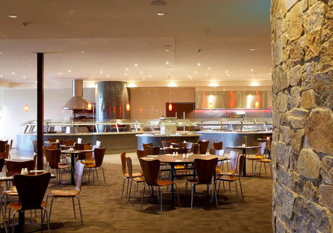 Sanctuary Lakes Hotel - Pubs and Clubs 0