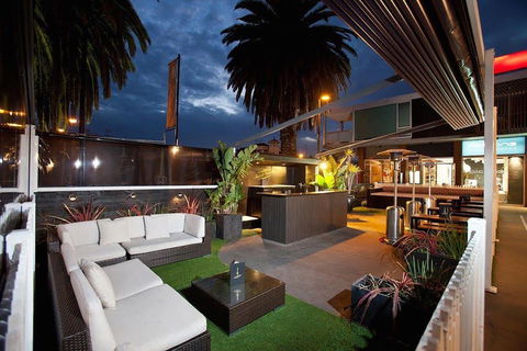 Union Wine Store - Pubs and Clubs 0