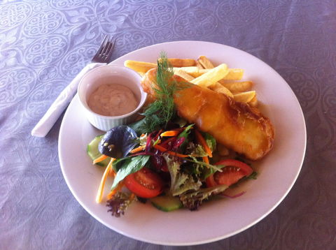 Riverside Bar And Restaurant: Mount Seaview Resort - Go Out 1