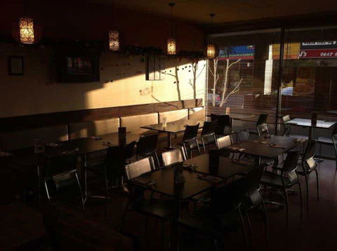 Ghin Thai Cafe Restaurant - Pubs and Clubs 0