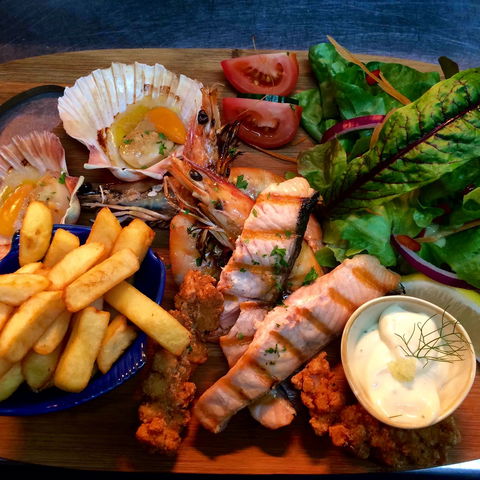 Merry Street Restaurant And Bar - Go Out 1