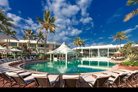 Oasis Pool Bar - Go Out 0