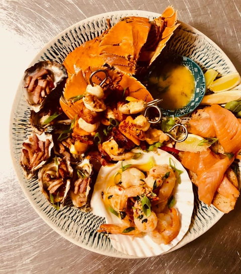 Pandanus Garden Bar And Restaurant - Go Out 0