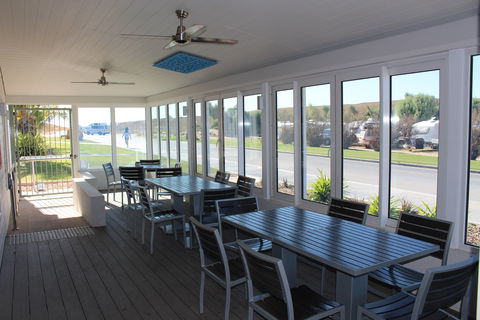 Bill's Bar - Ningaloo Coral Bay - Go Out 1