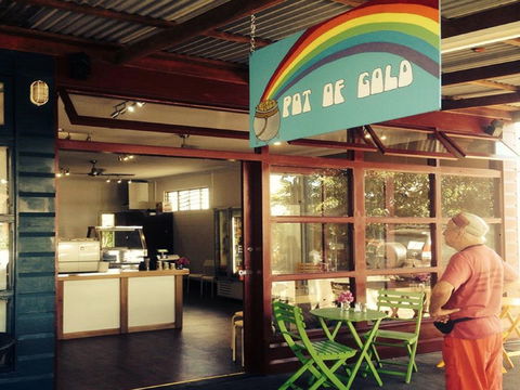 Pot Of Gold Cafe - Go Out 0