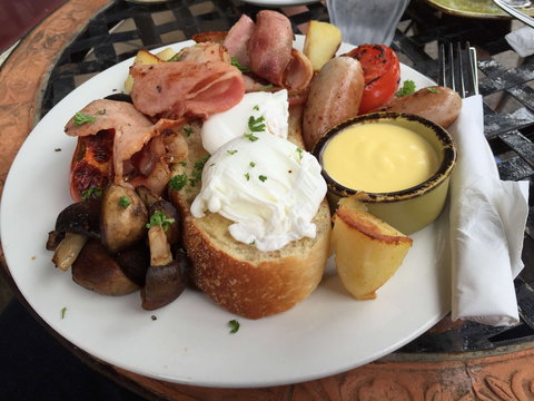 Jean Pascal Patisserie - Go Out 0