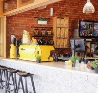 Le Roi Cafe - Pubs and Clubs