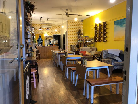 Food Wine Friends - Go Out 0