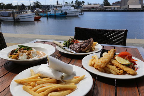 Hooked Restaurant And Grill - Pubs and Clubs 0