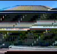 Mount Kembla Village Hotel - Go Out